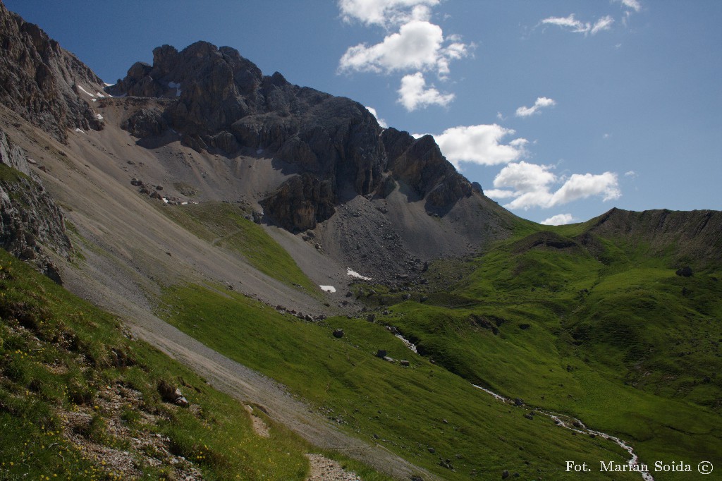 Monte La Banca, przełęcz Forca Rossa z Doliny Dei Meda