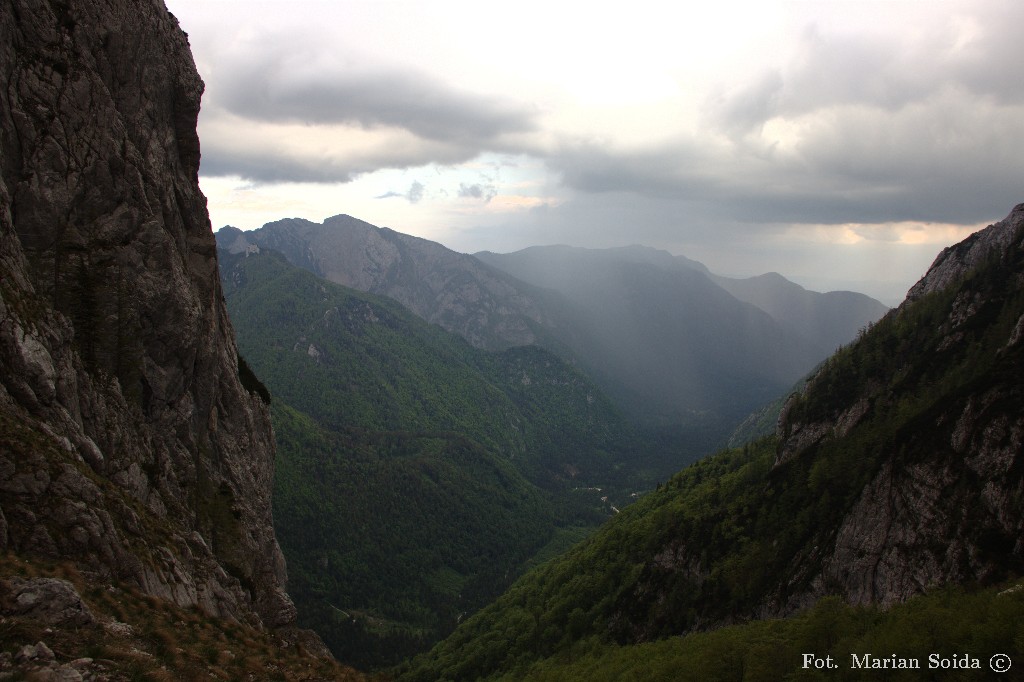 Dolina Kamnickiej Bytrzycy spod Kokrskiej Przełęczy