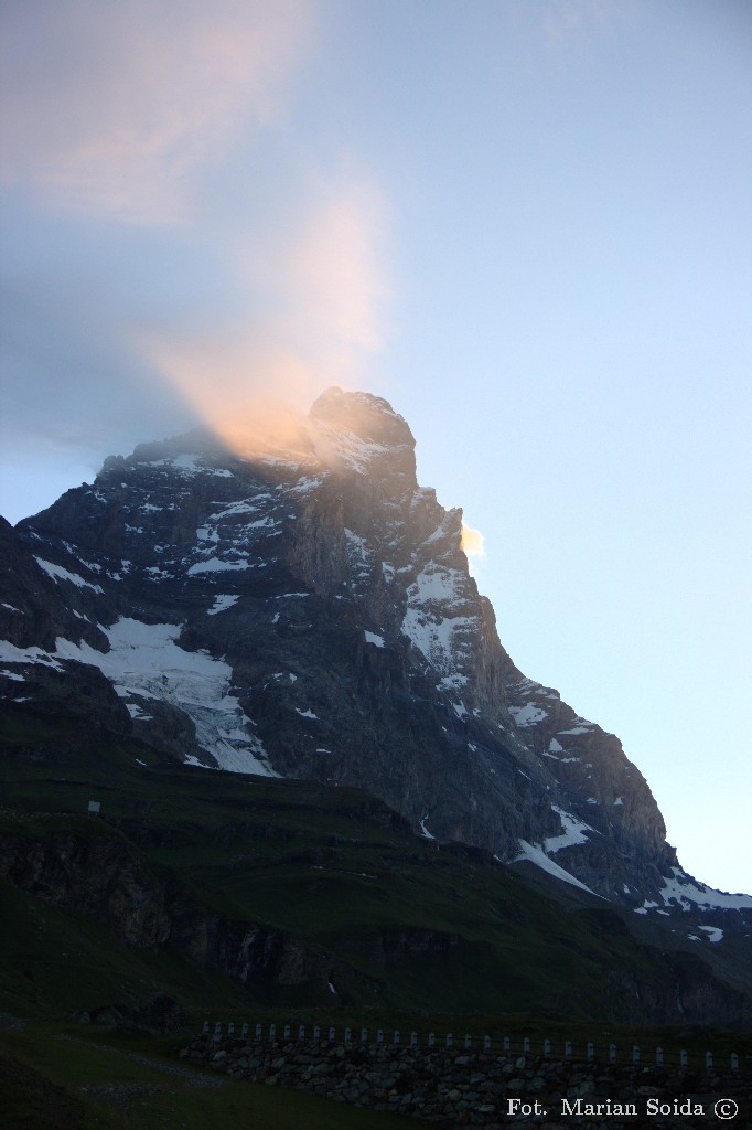 Pic Tyndall i Matterhorn z drogi do schroniska Abruzzi