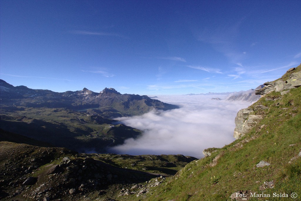 Poranne mgły w Dolinie Valtournenche