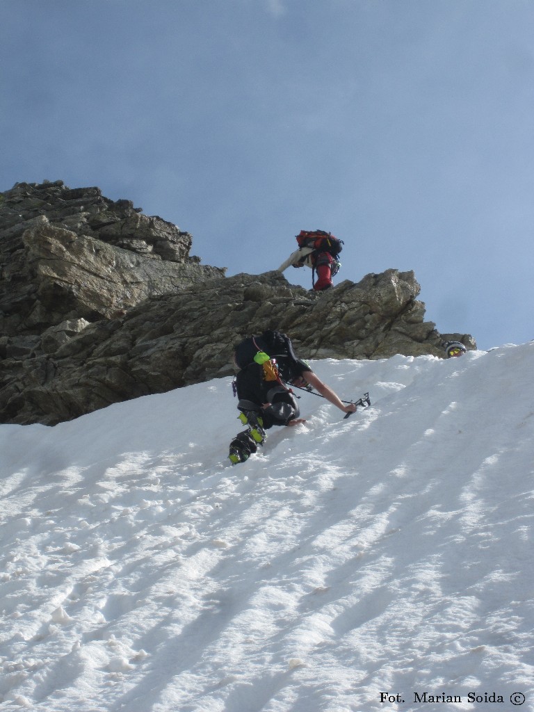 Śnieżno-skalna wspinaczka pod Testa del Leone