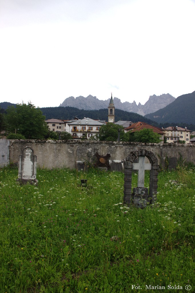 Stary cmentarz w Lorenzago di Cadore