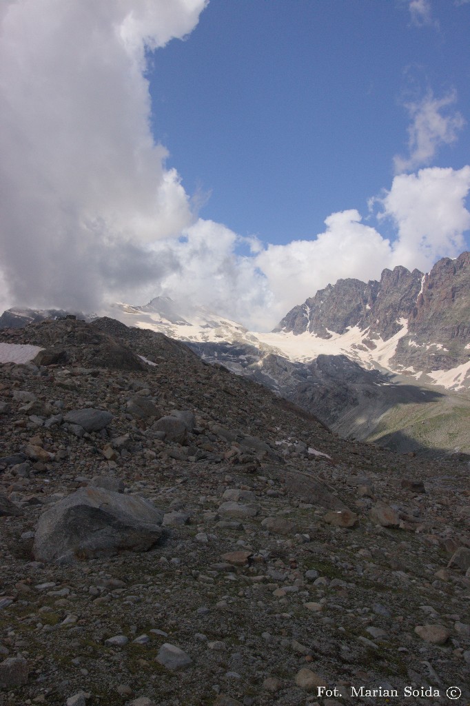 Widok na Pizzo delle Tre Mogge z nad Lago di Musella