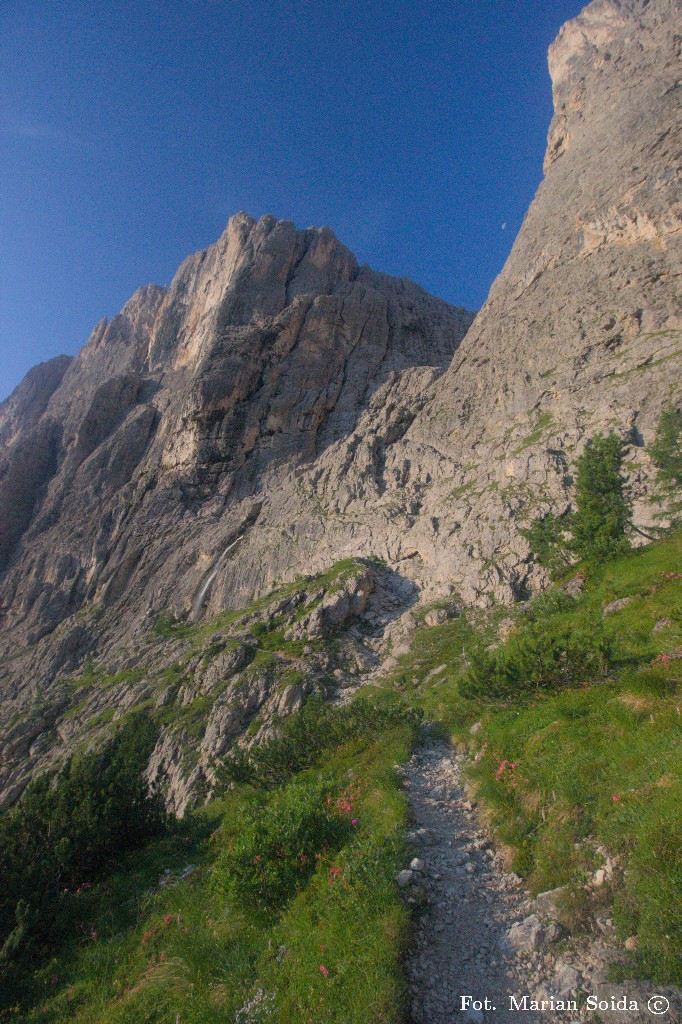 Torre Colfosco ze ścieżki pod ferratę