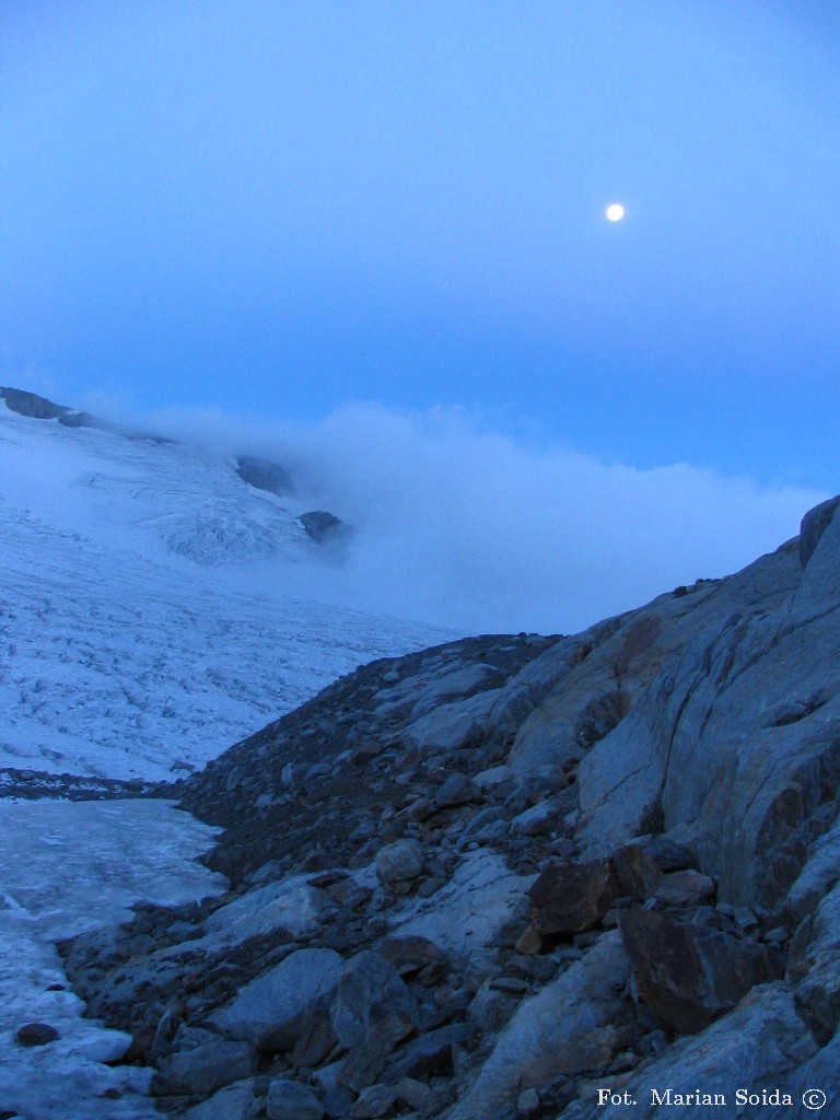 Księżyc nad Glacier du Tour