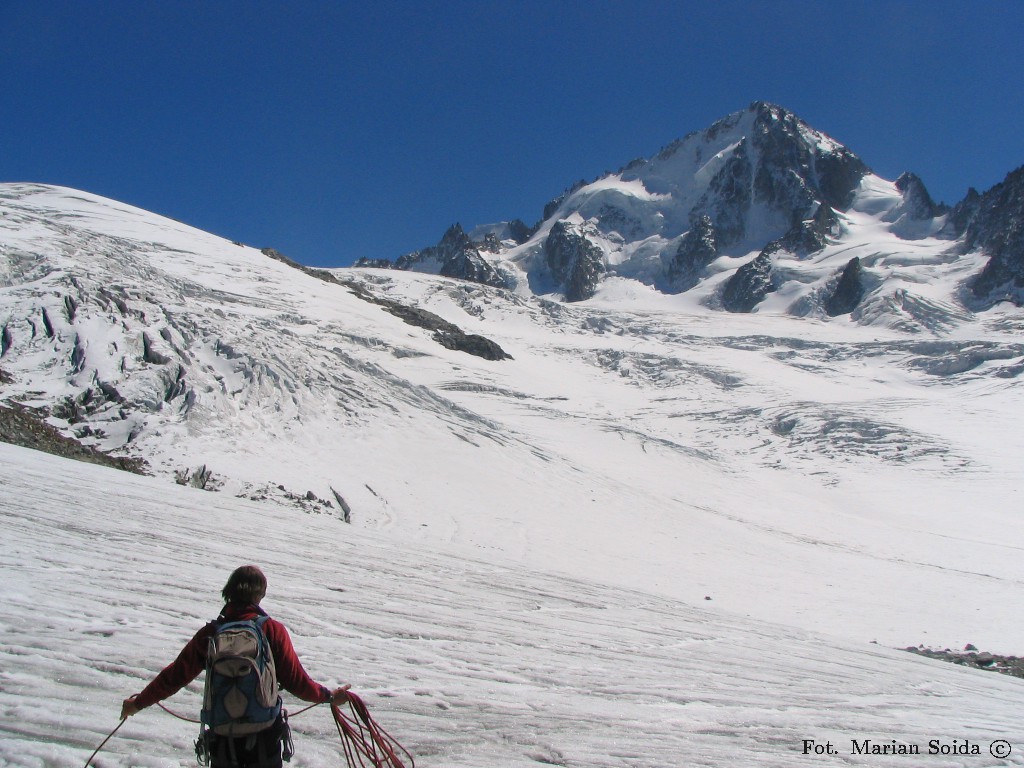 Niel zwija linę po wycieczce na Glacier du Tour