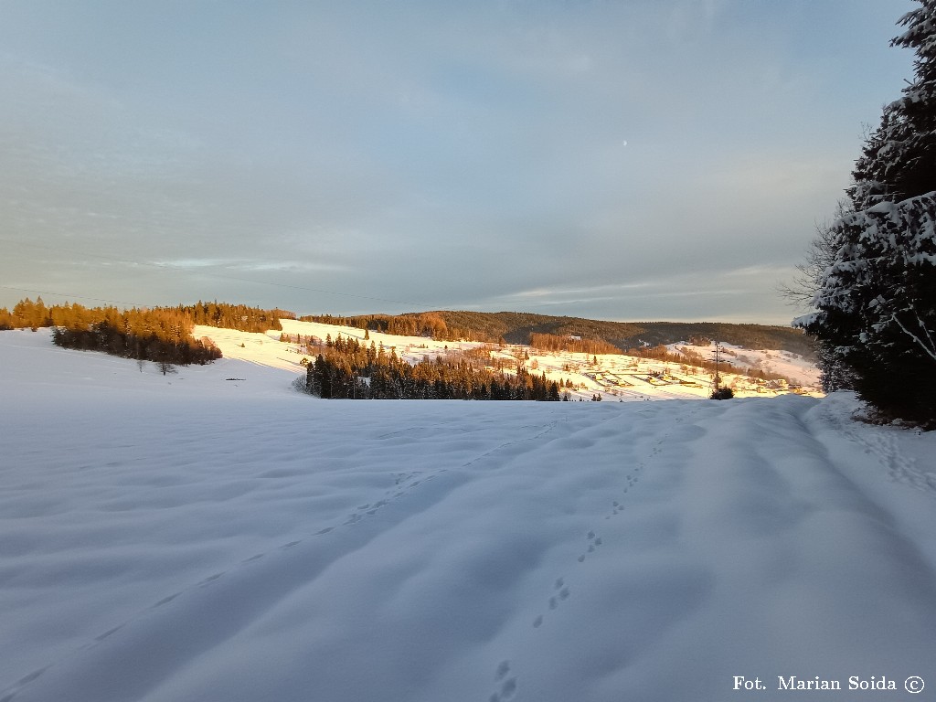 Gorce w zachodzącym słońcu