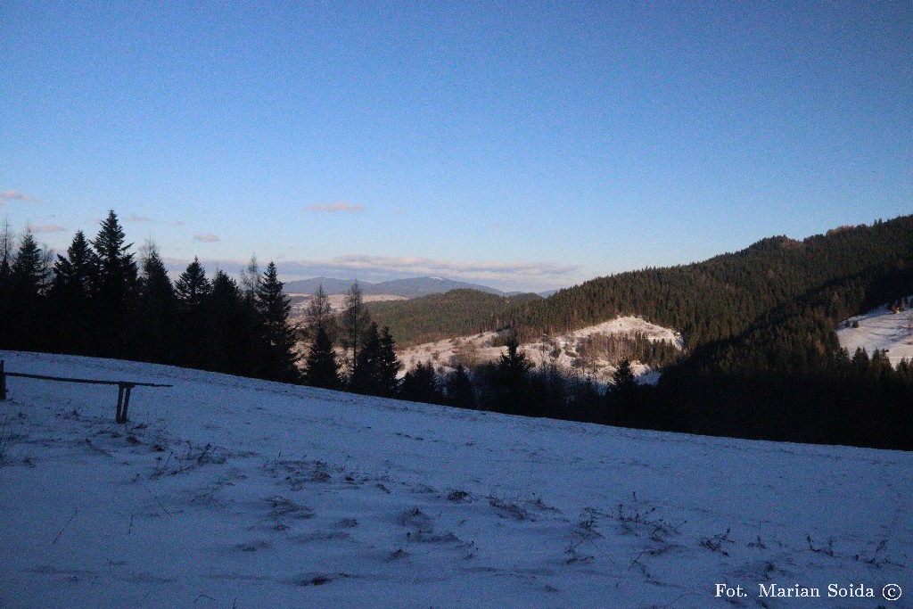 Śnieżnica i Ćwilin z zejścia do Poręby Górnej