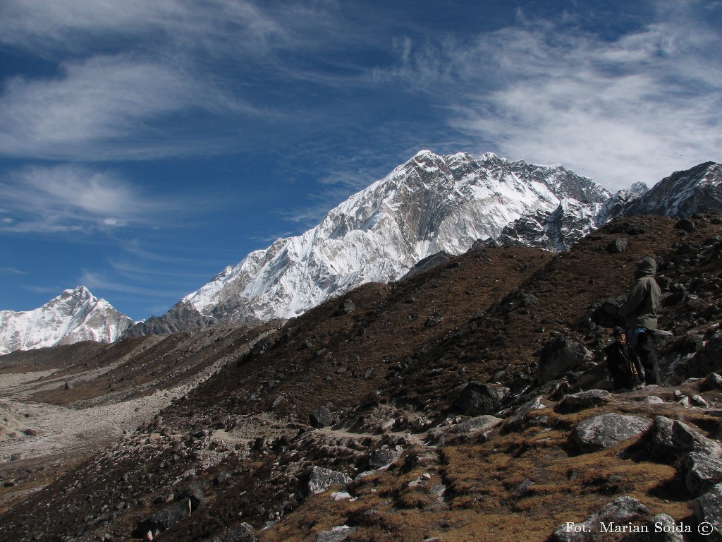 Nuptse (7855) i Khumbutse (6665) z moreny lodowca Khumbu