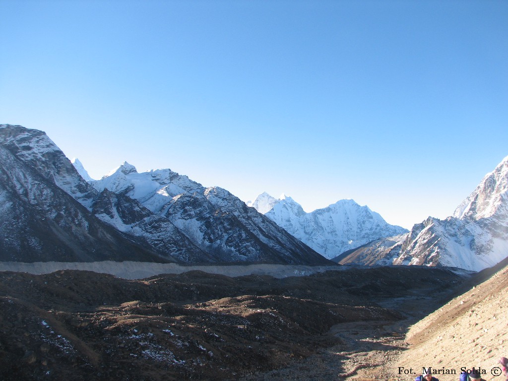 Boczna morena lodowca Khumbu z drogi do Gorak Shep