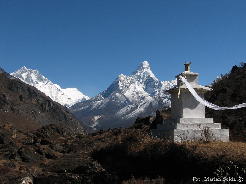 Lhotse (8516), Ama Dablam (6812) z drogi do Khumjung