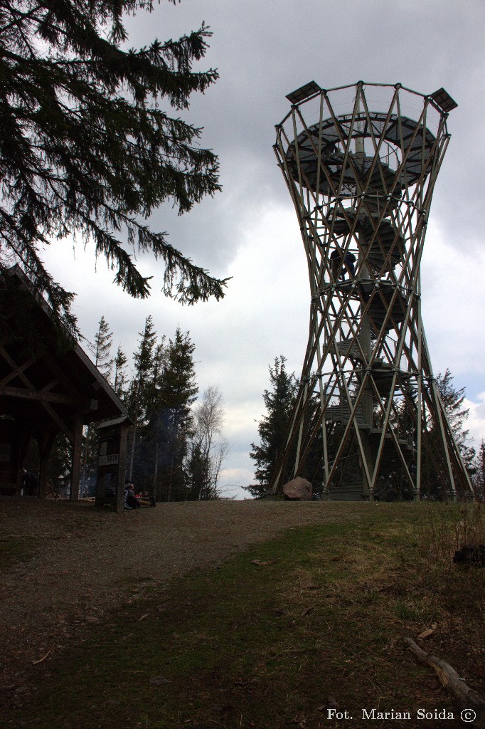 Wieża na szczycie Borowej
