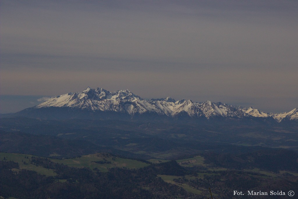 Zbliżenie na Tatry z wieży