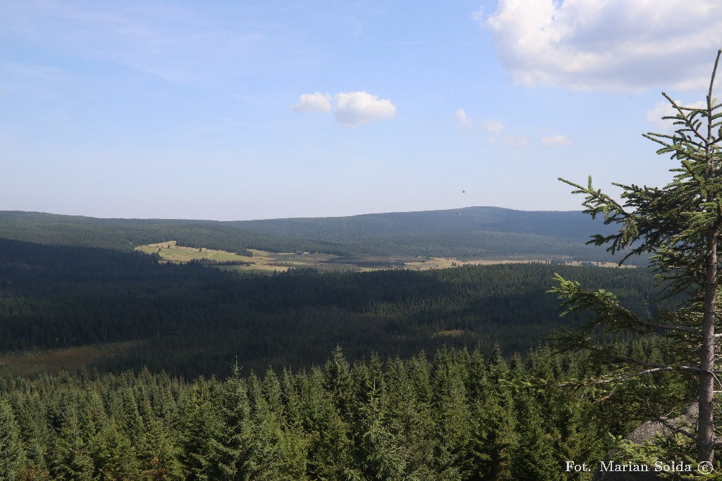 Widok na Halę Izerską z Pytláckich kamieni