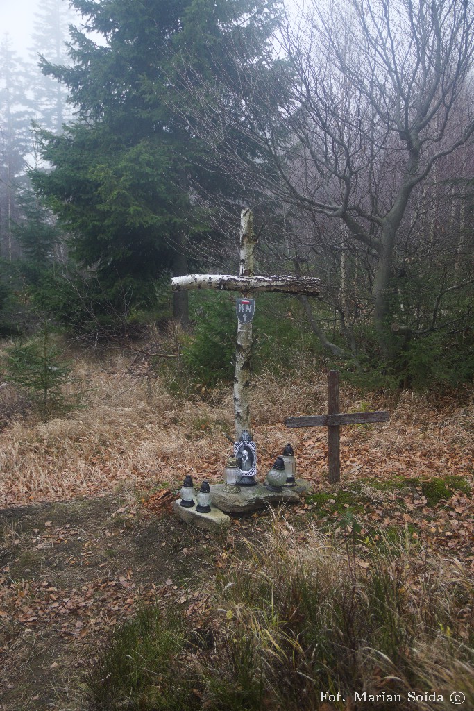 Bezimienna mogiła przy szlaku