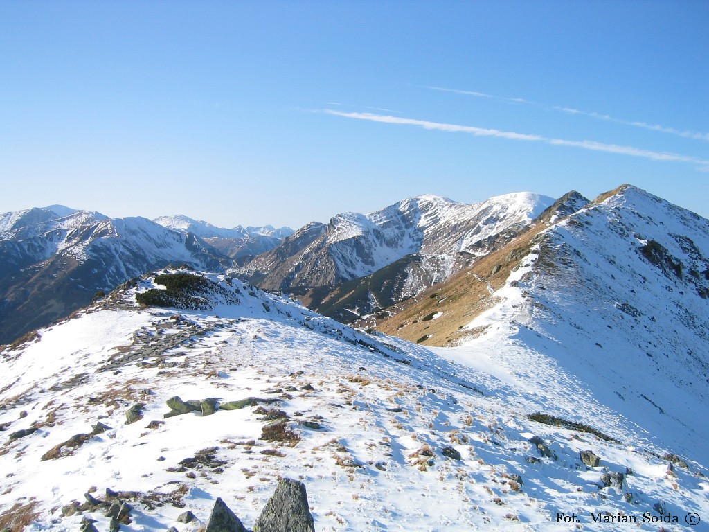 Goryczkowa Przełęcz nad Zakosy, Pośredni Goryczkowy, Czerwone Wierchy spod Kasprowego