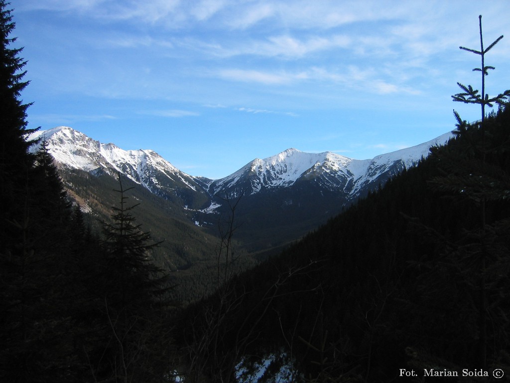 Dolina Tomanowa spod Iwaniackiej Przełęczy
