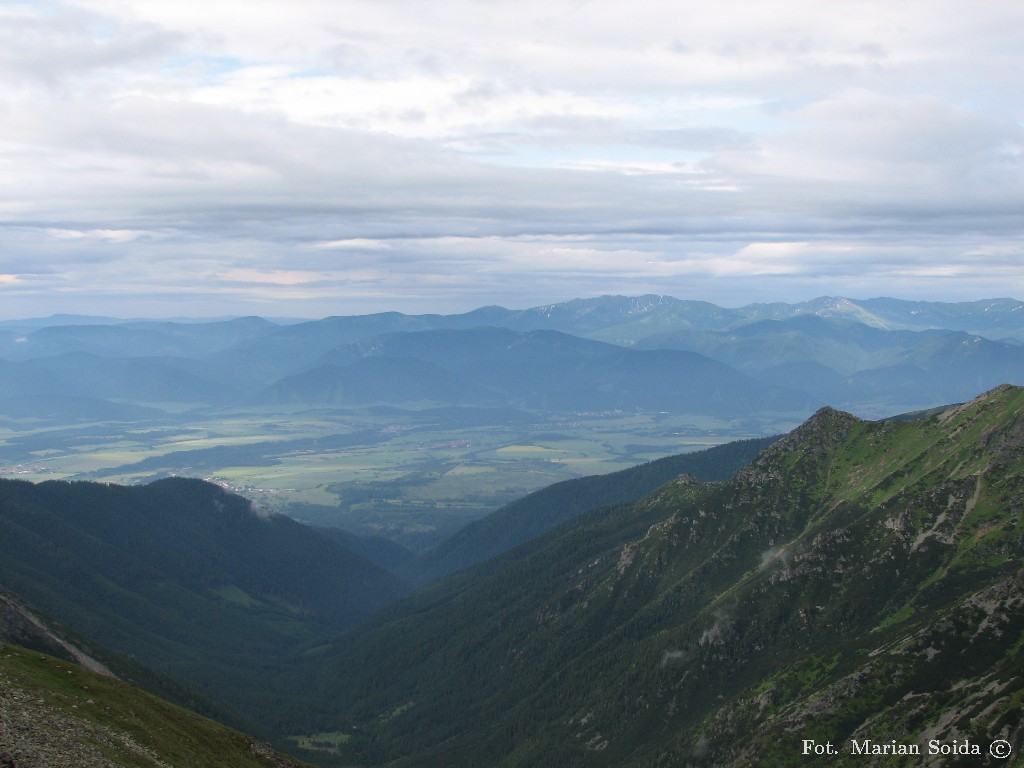 Gaborowa Dolina i Niżne Tatry z Gaborowej Przełęczy