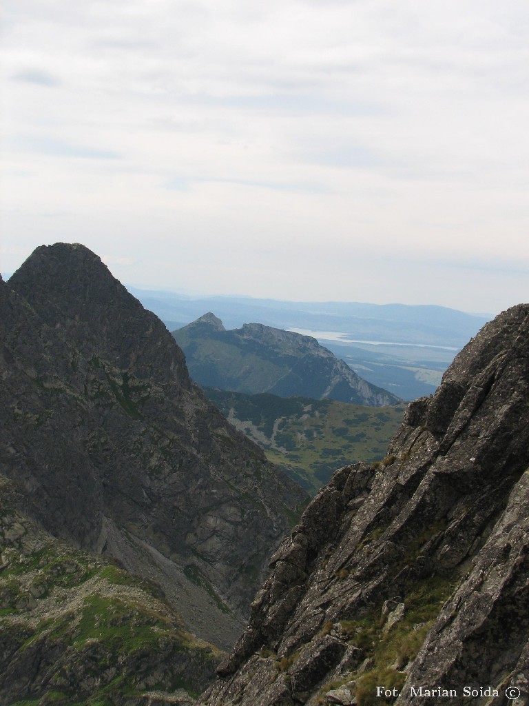 Kościelec i Giewont z Przełęczy nad Buczynową Dolinką