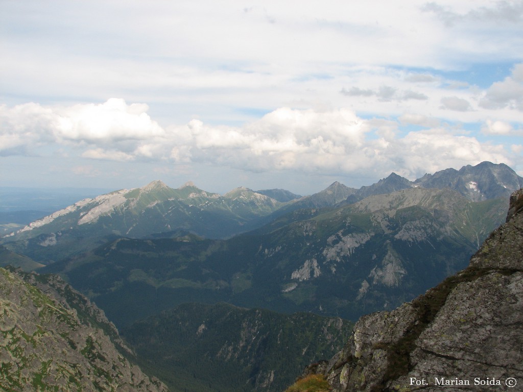 Bielskie Tatry i Lodowy z Przełęczy nad Buczynową Dolinką