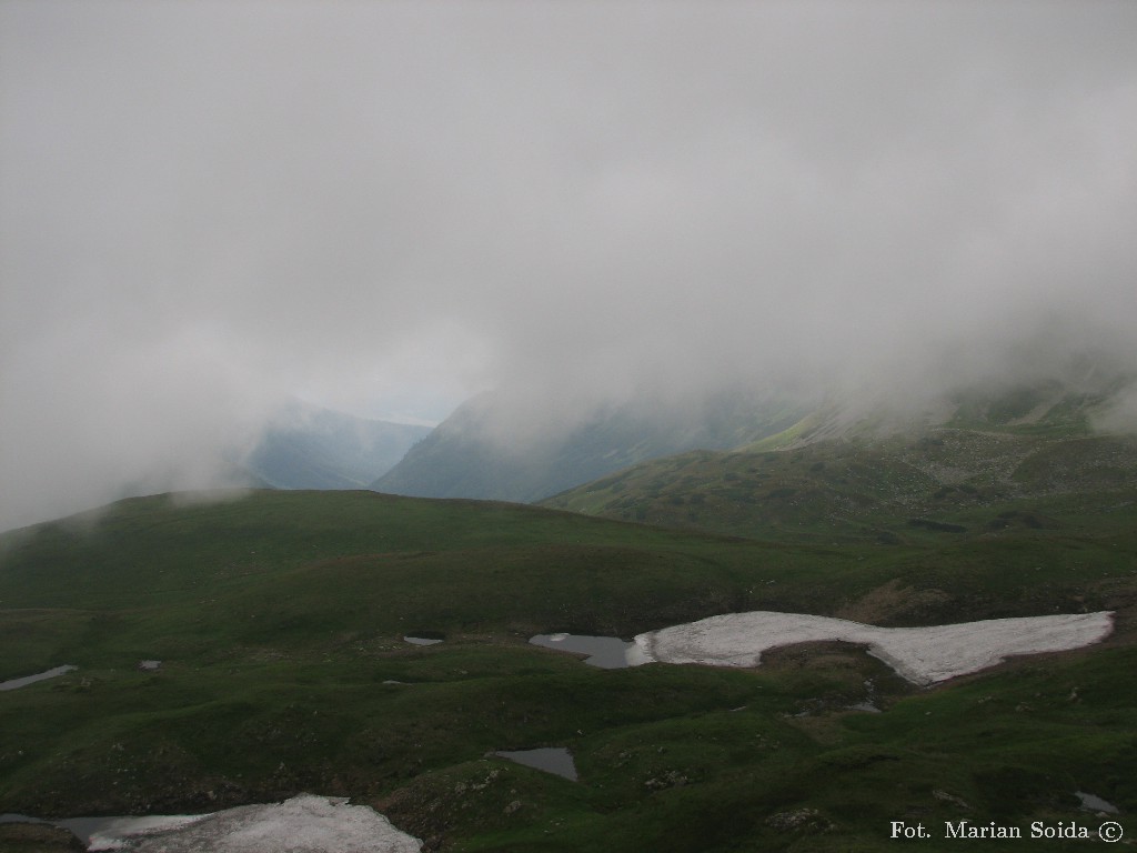 Widok z Przełęczy Pysznianskiej na Dolinę Kamienistą