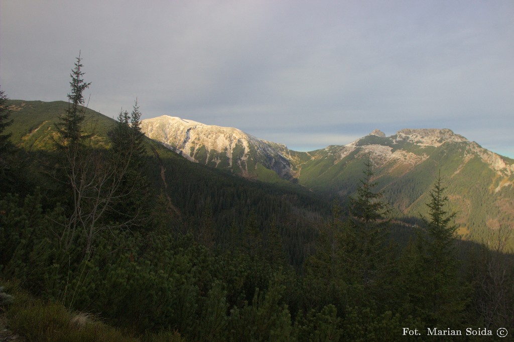 Widok na Kopę Kondracką i Giewont z nad Myślenickich Turni