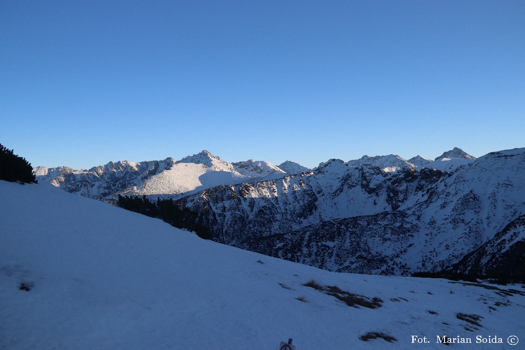 Wysokie Tatry z Wyżniej Kondrackiej Przełęczy