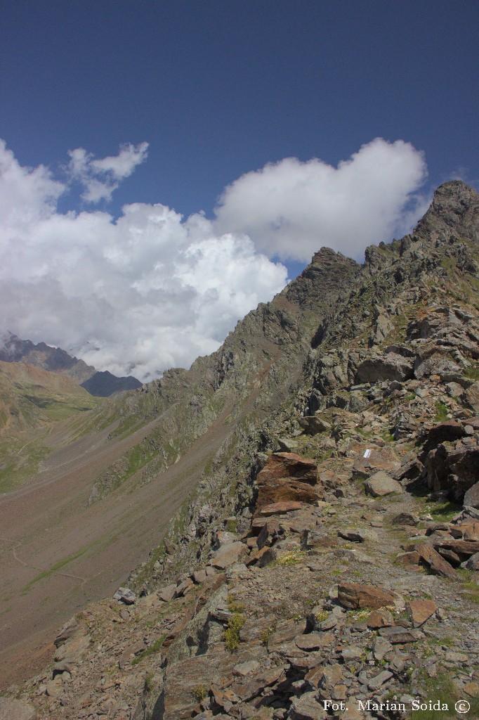 Widok na Punta d'Albiolo z Passo dei Contrabbandieri