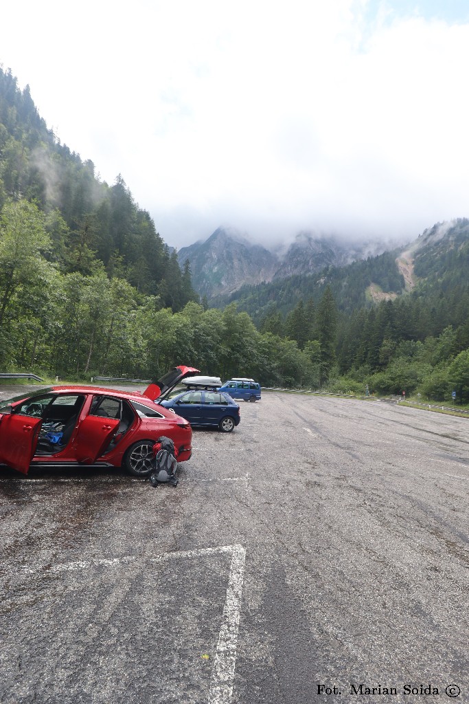 Parking w Gossausee - plecak już gotowy do wyjścia