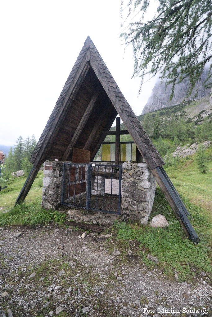 Bergsteigerkapelle z licznymi wpisami 'ku pamięci'