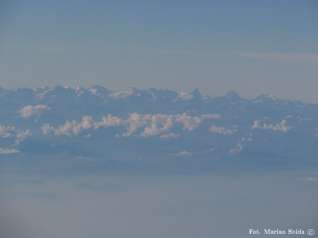 Alpy Berneńskie z samolotu