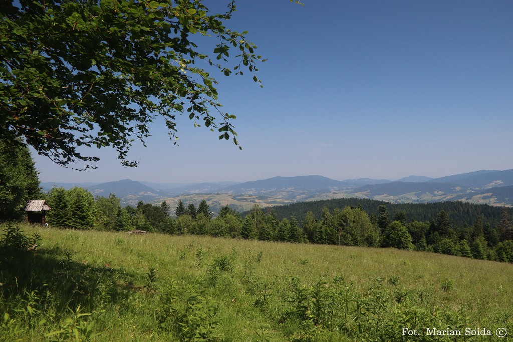 ... widok z niej na Beskid Wyspowy