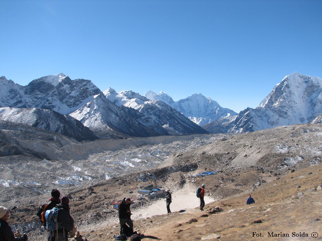 Dolina Khumbu ze zbocza Kala Patthar