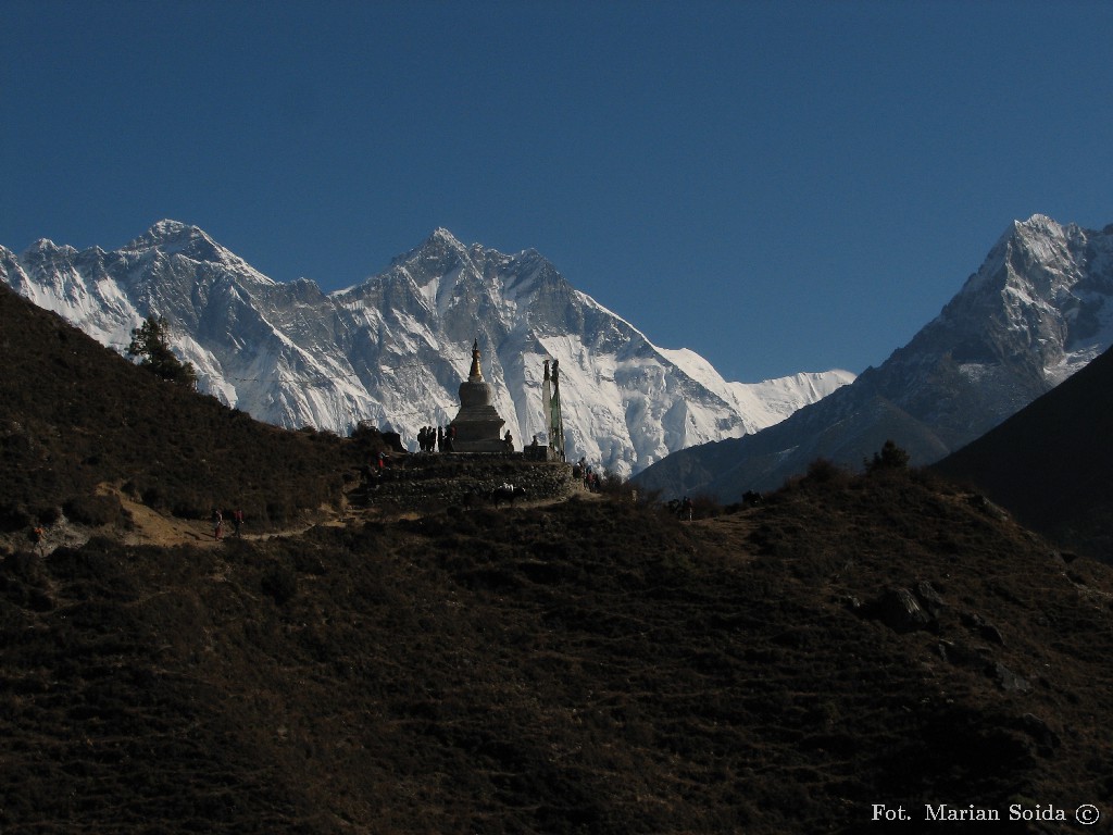 Nuptse (7855), Everest (8848), Lhotse (8516) z nad Namche