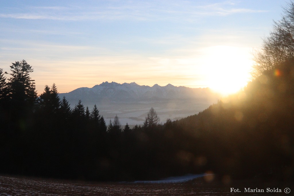 Widok na Tatry z Przełęczy Szopka