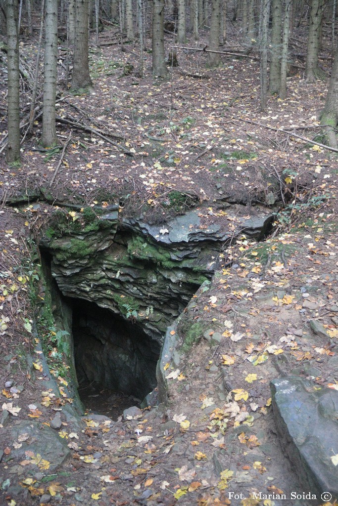 Zimna Dziura (z zewnątrz)