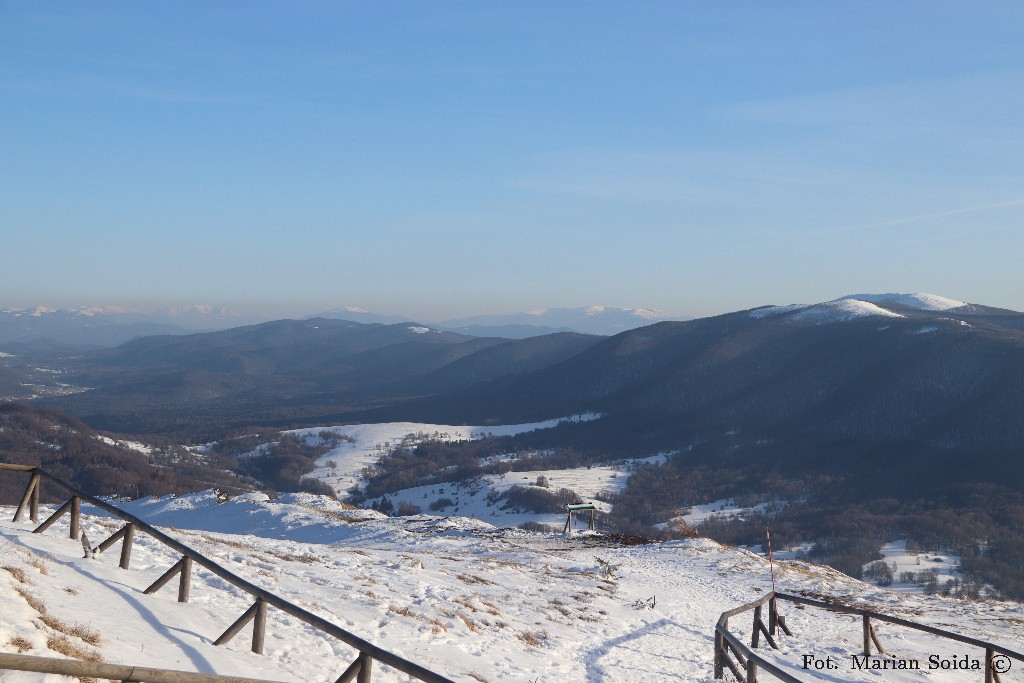 Mała i Wielka Rawka i (daleko) Połonina Runa spod Chatki Puchatka