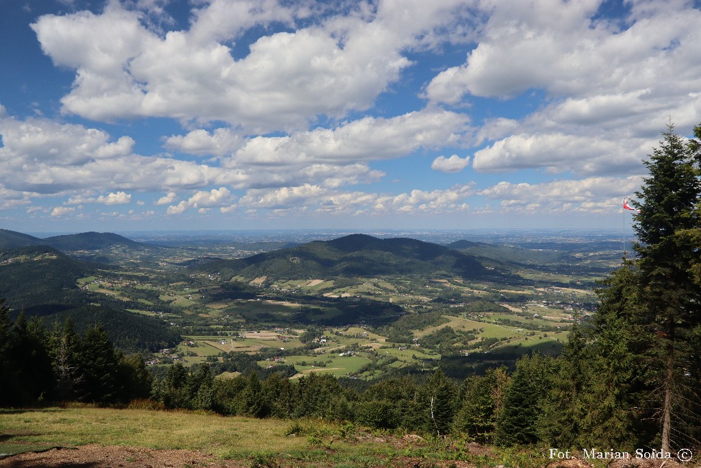 Cieceń (i daleko Kraków) ze Śnieżnicy