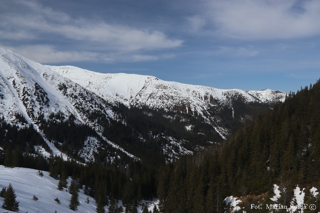 Rakoń, Długi Upłaz spod Trzydniowiańskiego Wierchu