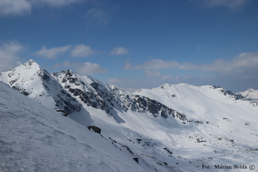 Pośrednia i Skrajna Turnia, Beskid, Kasprowy z podejścia pod Kościelec